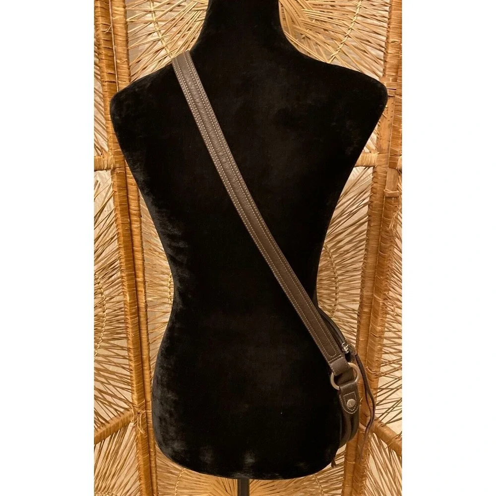 Stone Mountain Womens Crescent‎ Hobo Shoulder Bag Brown Leather Fringe Accents